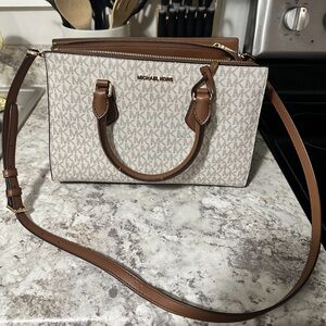 Michael Kors Sheila Crossbody Handbag Purse
